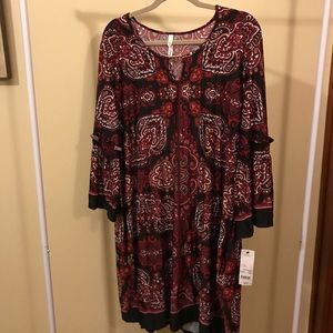 Burgundy paisley pattern key hole front dress